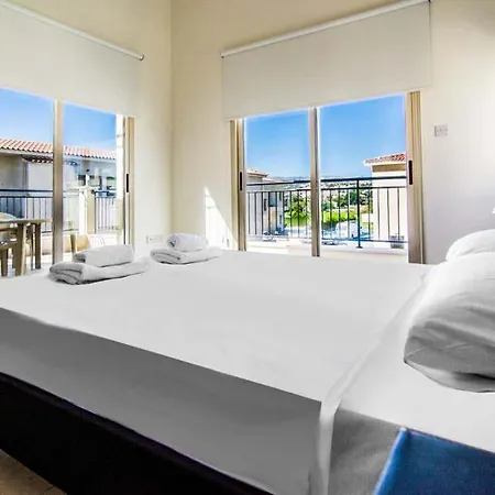 In Sleeps 6 Includes Swimming Pool Air Con And Wifi 9 *