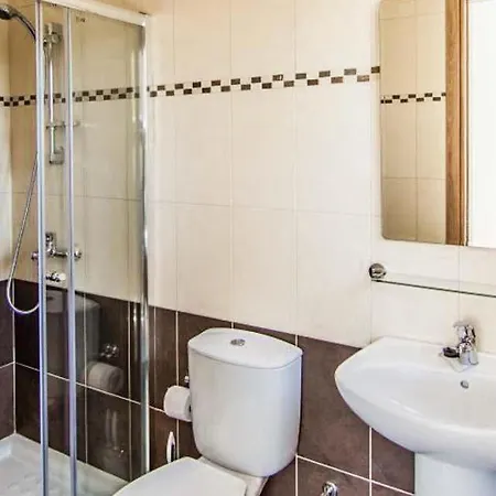 Villa In Sleeps 6 Includes Swimming Pool Air Con And Wifi 9
