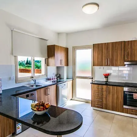 In Sleeps 6 Includes Swimming Pool Air Con And Wifi 9 Polis